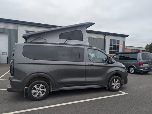 Sivuikkuna, oikea, vihre&auml;, edest&auml; taakse liukuvalla luukulla, Ford Transit Custom 23-> / VW T7