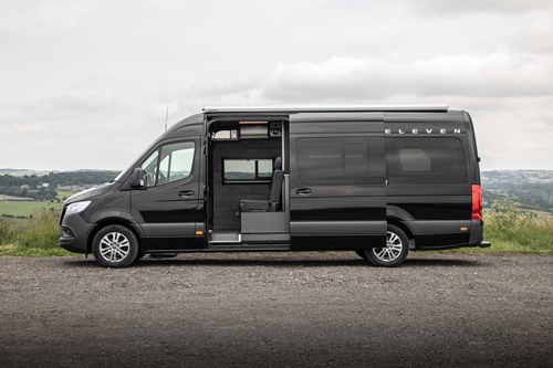 Sivuikkuna, oikea, tumma, tasaisella takaa eteen liukuvalla luukulla, Crafter / Sprinter, 2006-> (L2/L3/L4)