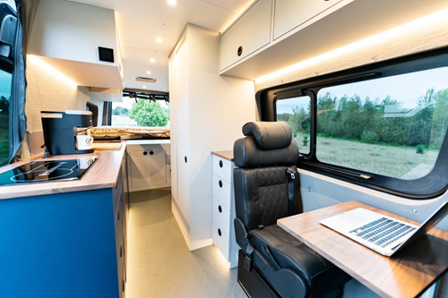 Sivuikkuna, oikea, tumma, tasaisella takaa eteen liukuvalla luukulla, Crafter / Sprinter, 2006-> (L2/L3/L4)