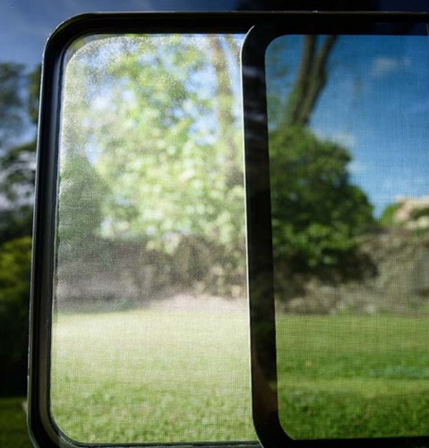 Sivuikkuna, oikea, tumma, hyttysverkollisella liukuluukulla, Crafter / Sprinter, 2006-> (L2/L3/L4)