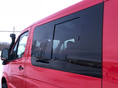 Sivuikkuna, vasen, tumma, liukuluukulla, Crafter / Sprinter, 2006-> (L2/L3/L4)