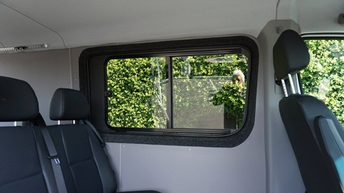 Sivuikkuna, vasen, tumma, liukuluukulla, Crafter / Sprinter, 2006-> (L2/L3/L4)